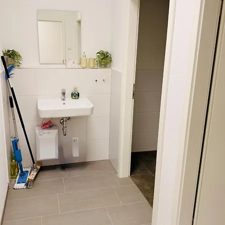 Fuer 4 Personen Im Herzen Von